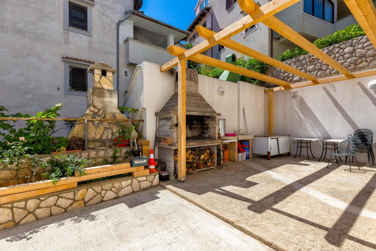 Apartments With A Parking Space Mali Losinj Ngoại thất bức ảnh