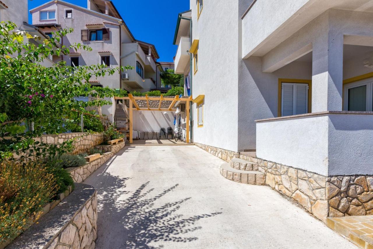 Apartments With A Parking Space Mali Losinj Ngoại thất bức ảnh