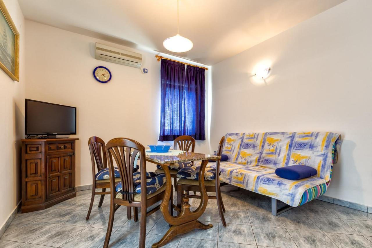 Apartments With A Parking Space Mali Losinj Ngoại thất bức ảnh