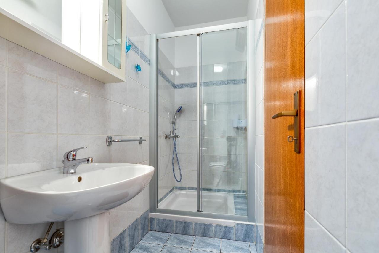 Apartments With A Parking Space Mali Losinj Ngoại thất bức ảnh