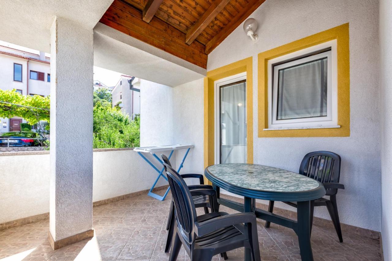 Apartments With A Parking Space Mali Losinj Ngoại thất bức ảnh