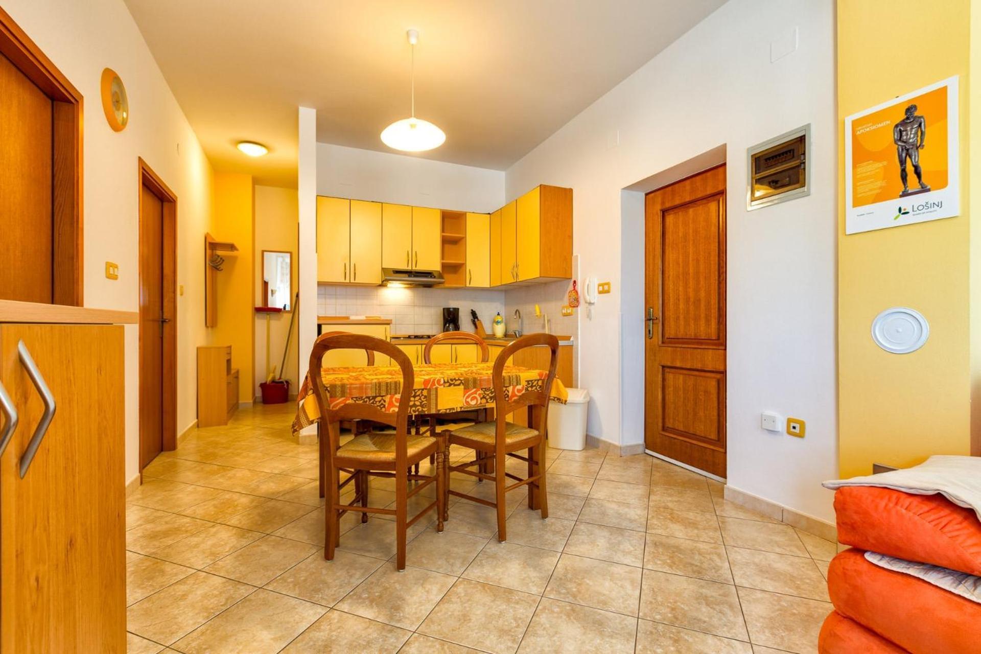 Apartments With A Parking Space Mali Losinj Ngoại thất bức ảnh
